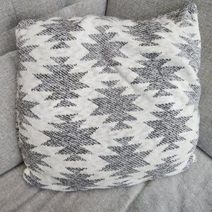 Grey & White knit pillow / 20x20
